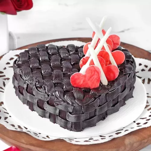 500 gm Basket Weave Heart Chocolate Cake