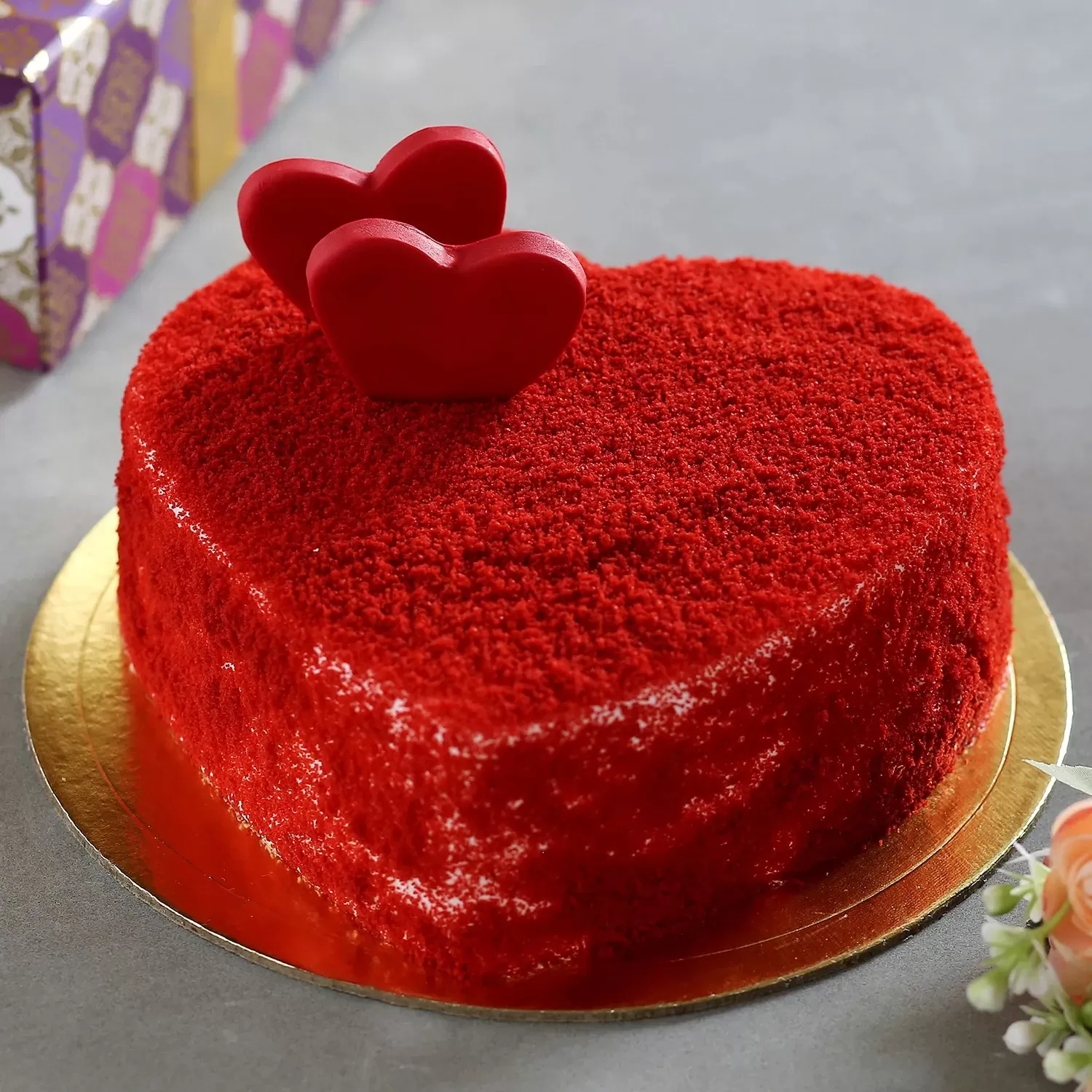 500 gm Sweet Red Heart Velvet Cake