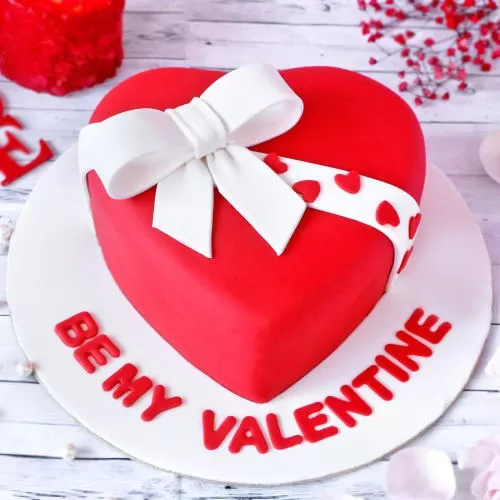 Valentine Heart Gift Cake (Eggless) (1Kg)