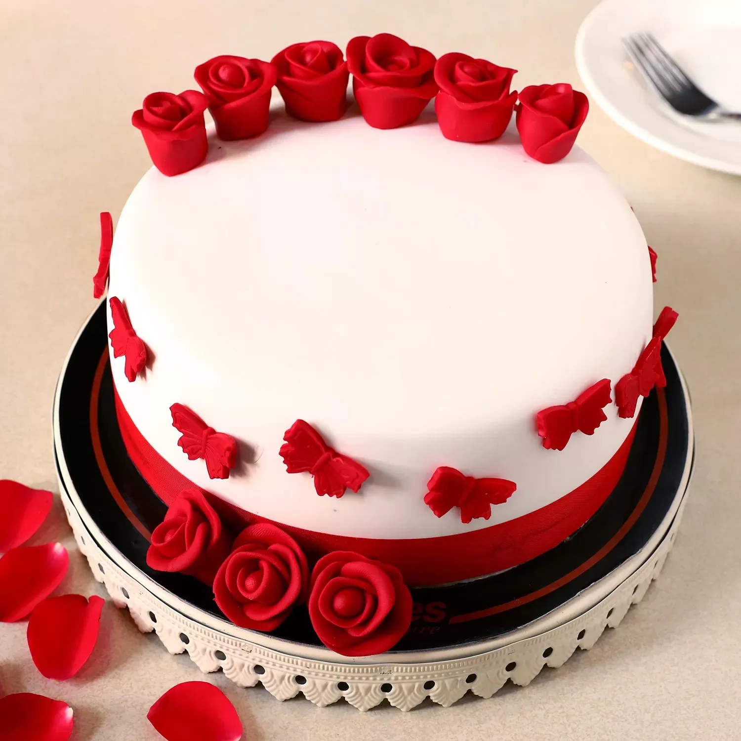 Red Roses Designer Truffle Cake- 1 Kg Red Roses Designer Truffle Cake- 1 Kg