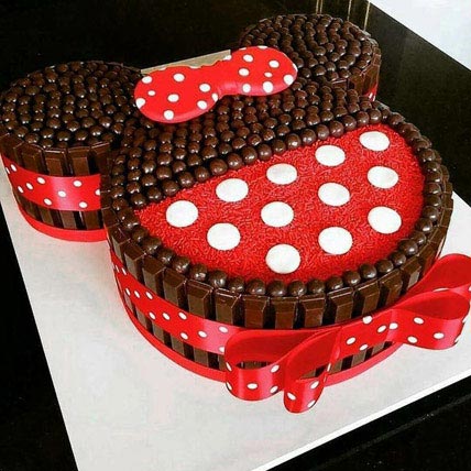 Minnie Mouse Kit Kat Cake 2kg