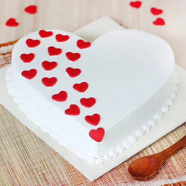 1 kg Eggless Heart Shape Vanilla Cake