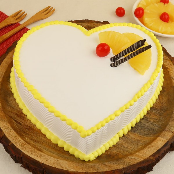 1 kg Heart Shape Pineapple Cake