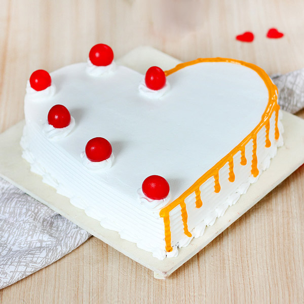 1 kg Heart Shape Vanilla Cake