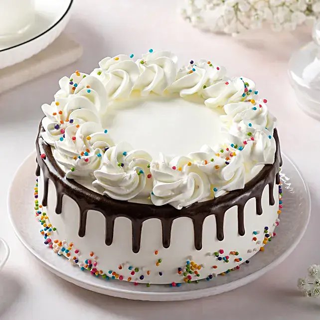 500 gm Creamy Drip Chocolate Cake